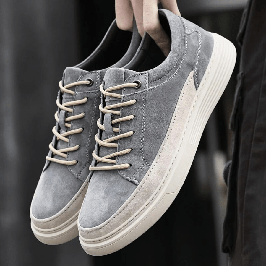 Clyde Low-Top Sneakers
